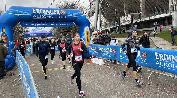 Winterlaufserie München 2023 Teil 3: Lauf über 20 km und Faschingslauf über 10 km am 04.01.2023 im Olympiapark, München (©Foto: Martin Schmitz)